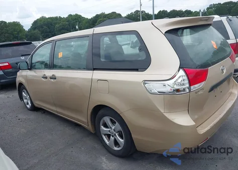 2012 Toyota Sienna Base V6 7 Passenger z USA, uszkodzony, nr VIN 5TDZK3DC1CS229876